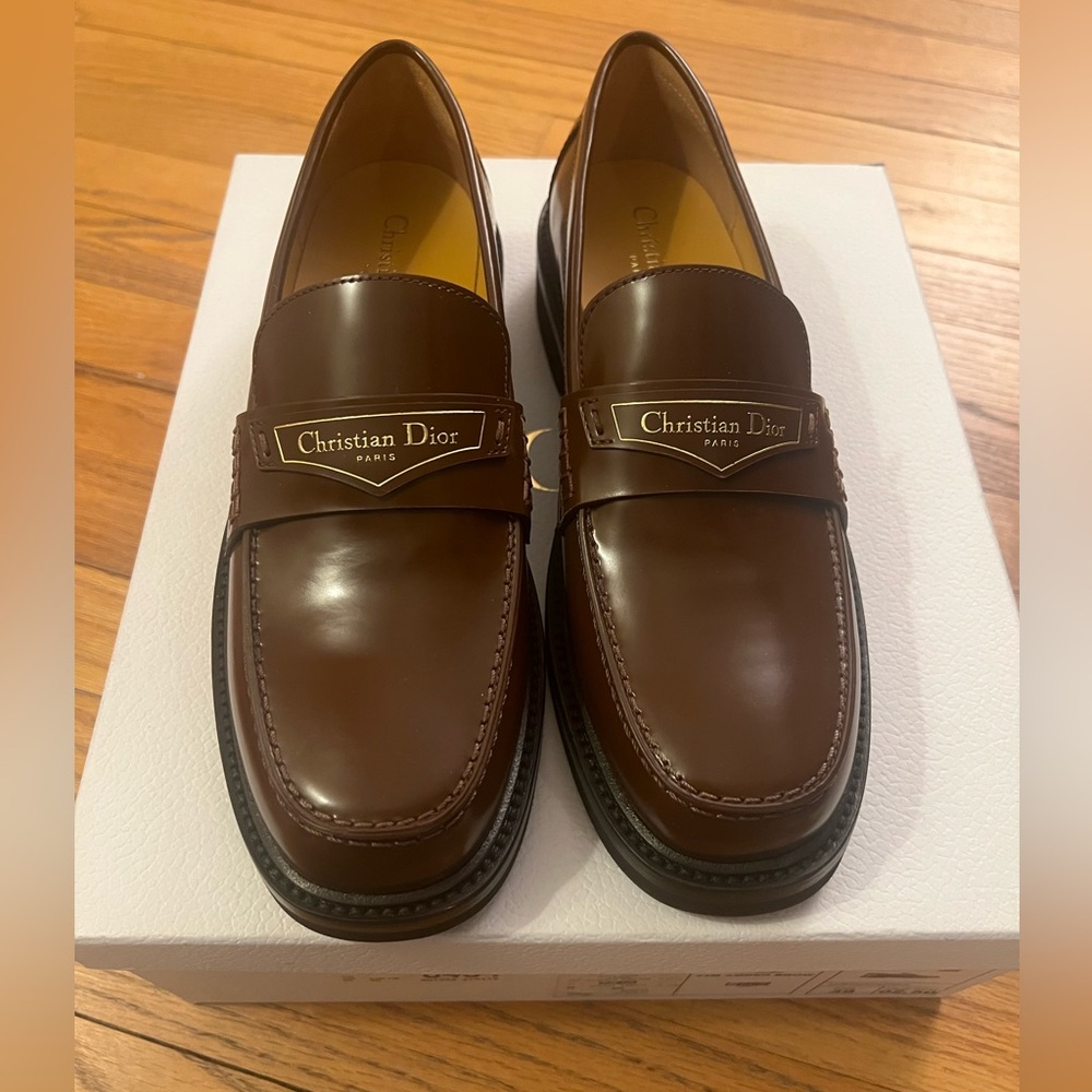 🌟SOLD🎉Dior brown loafers